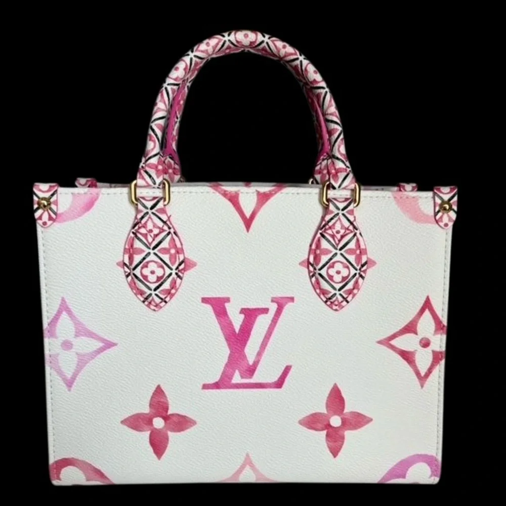 NEW Authentic Louis Vuitton Monogram Giant By The Pool 2.0 On The Go PM Pink Bag - Picture 2 of 13
